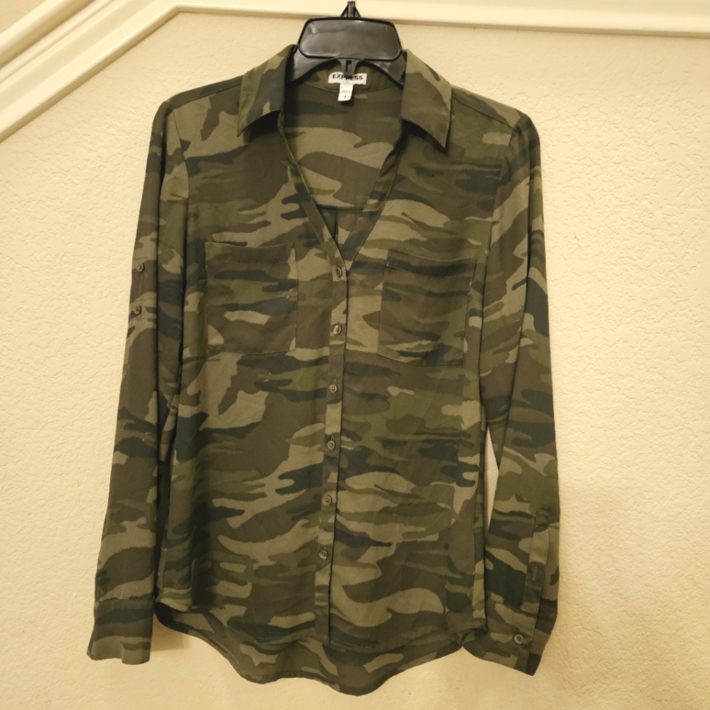 Express Women's Olive Green Camo Button-Up Blouse